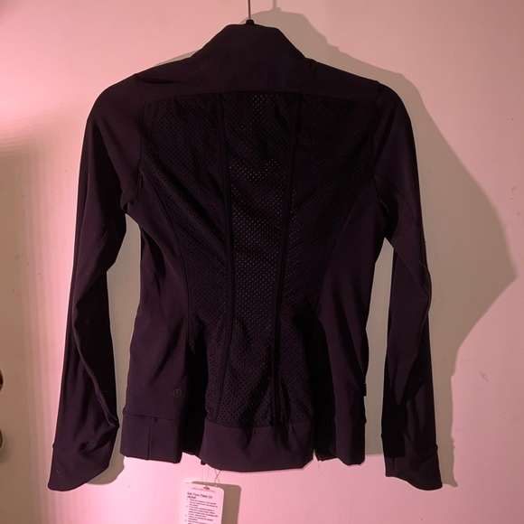 Lululemon Get Your Peek On Jacket, size 2 - Picture 3 of 5